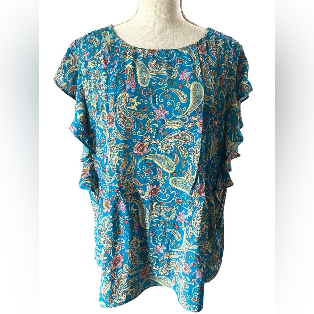 Counterparts Blue Flutter Sleeve Ruffled Blouse
NWT. Sz/ .XL